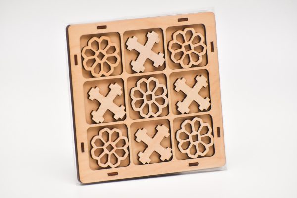 X un O spēle ar latvju zīmēm