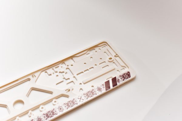 Numura turētājs ar latvju zīmēm