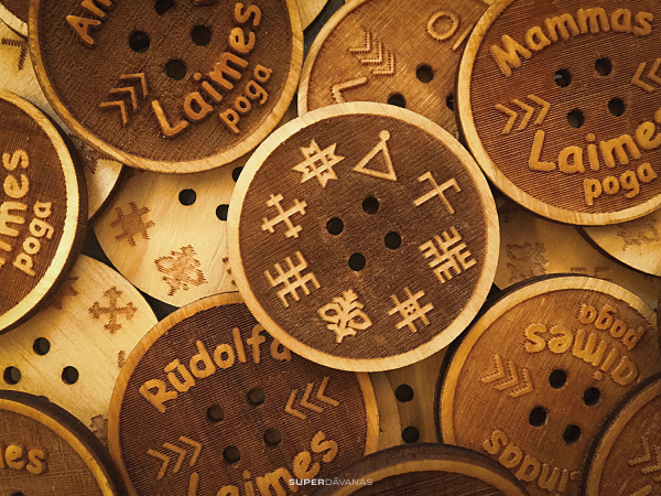 Laimes poga ar vārdu