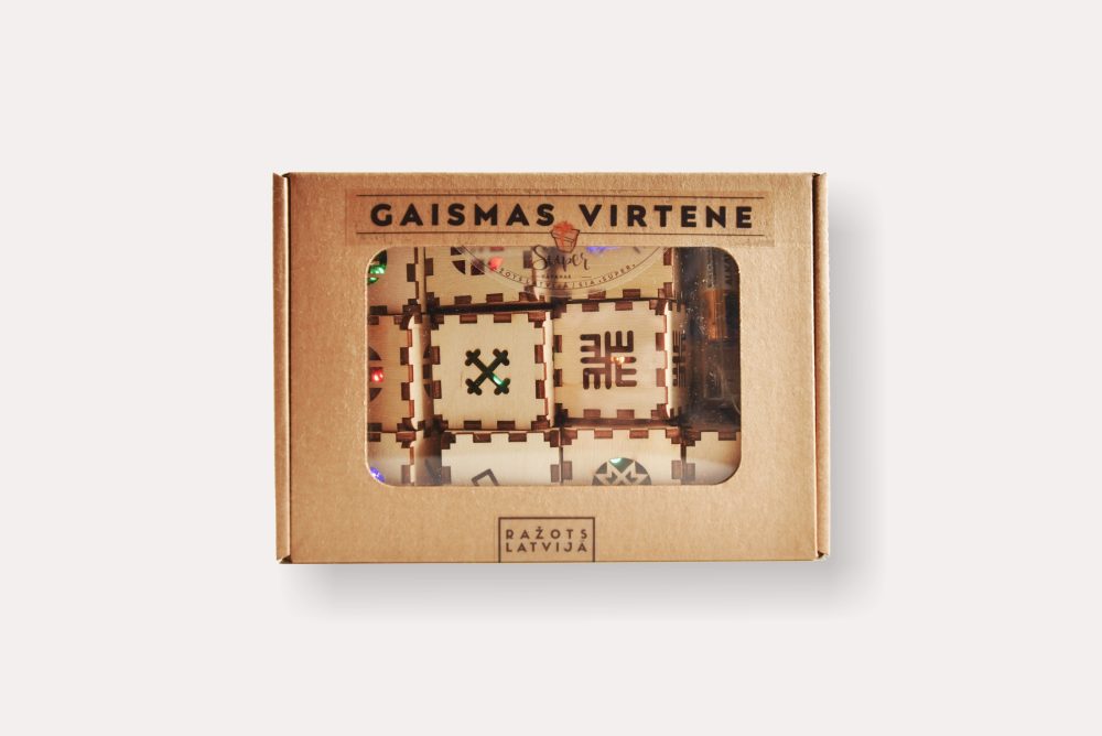 10 LED gaismas virtene ar latvju zīmēm