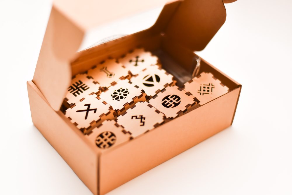 10 LED gaismas virtene ar latvju zīmēm